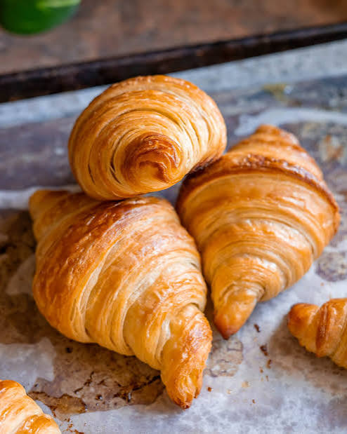 CLASE PRESENCIAL DE CROISSANTS ARTESANALES 100% PRÁCTICA