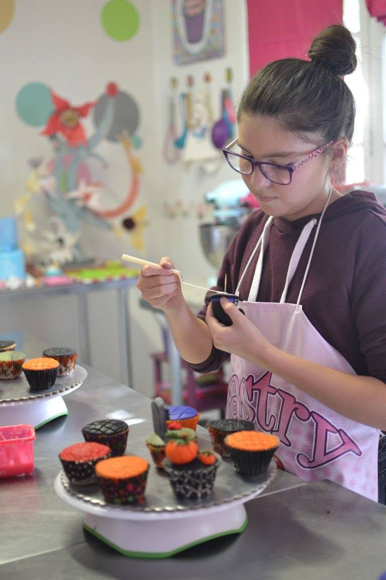Clase presencial de decoración de Cupcakes Halloween en fondant 100% práctica - Imagen 7