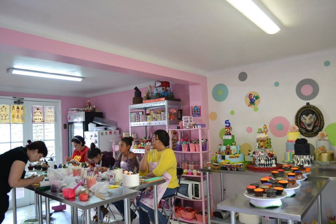 Clase presencial de decoración de Cupcakes Halloween en fondant 100% práctica - Imagen 8