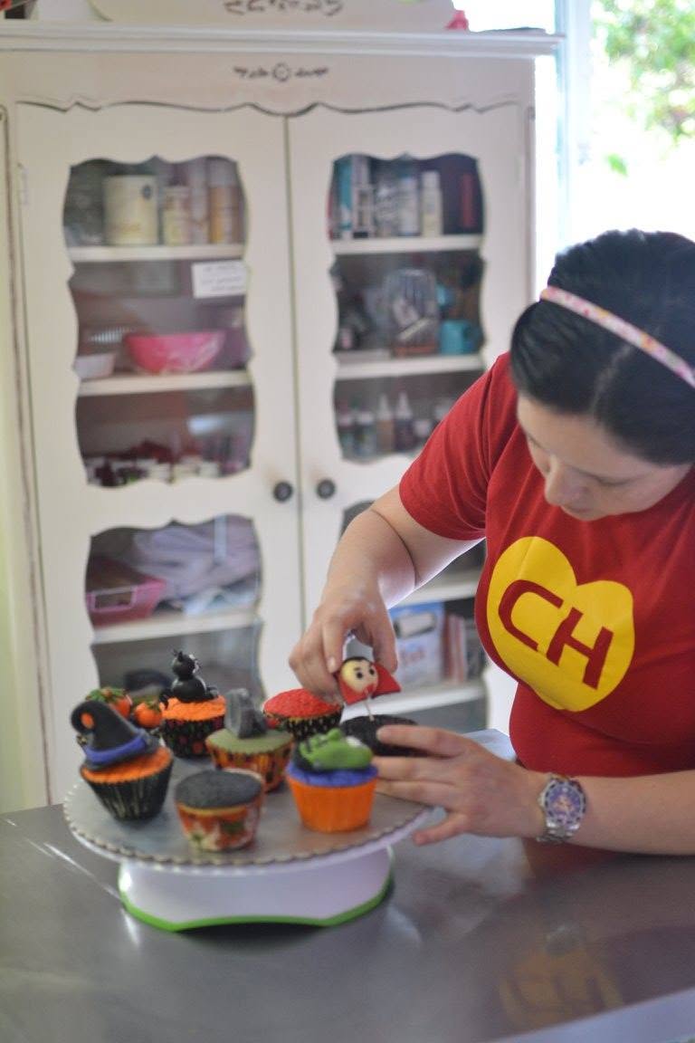 Clase presencial de decoración de Cupcakes Halloween en fondant 100% práctica - Imagen 6