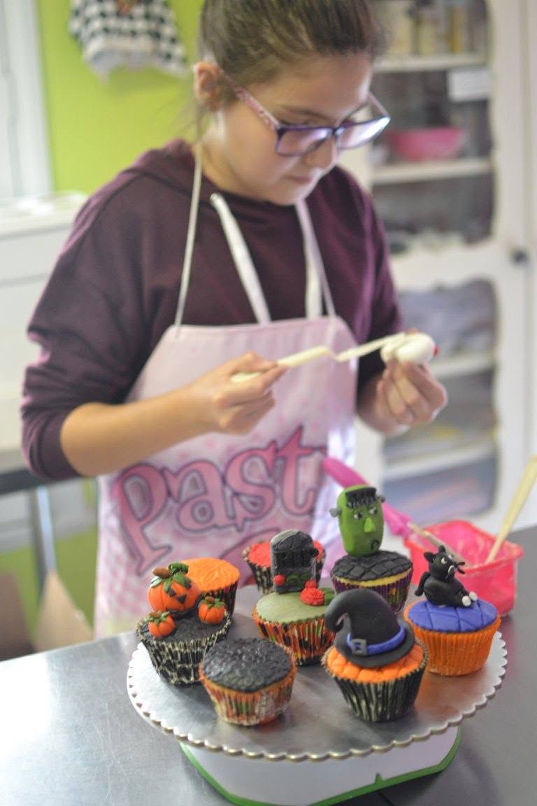 Clase presencial de decoración de Cupcakes Halloween en fondant 100% práctica - Imagen 5